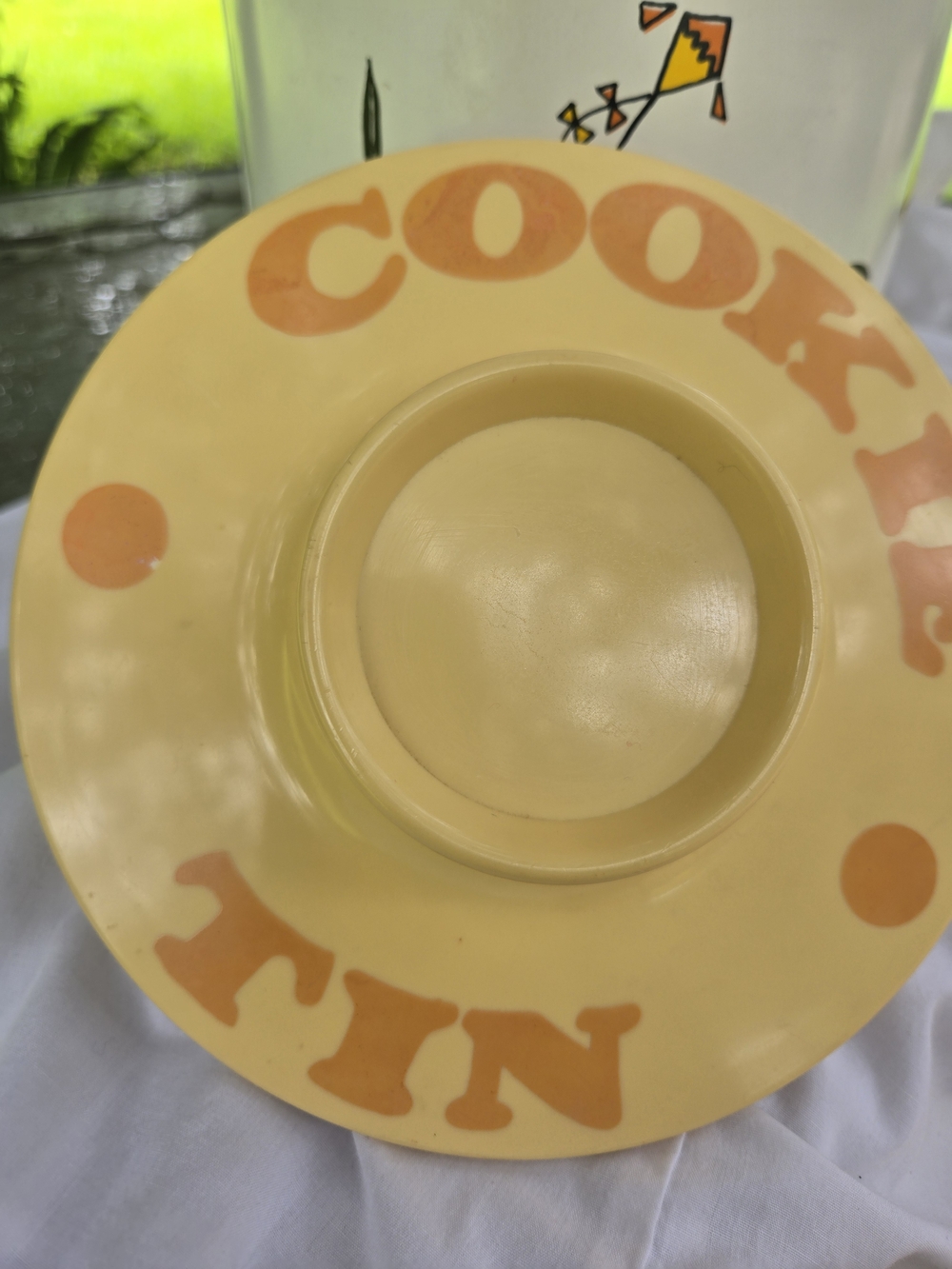 Retro Kids Balloon Cookie Tin - Cream, Yellow & Orange - Picture 7 of 10